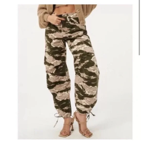 GOOD AMERICAN • Camouflage Drawstring Women's Pants - Picture 3 of 9